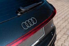 AUDI Q5 2.0 TDI quattro/ S LINE/ BUSINESS/ AHK/ 21" AUDI Q5 2.0 TDI quattro/ S LINE/ BUSINESS/ AHK/ 21"