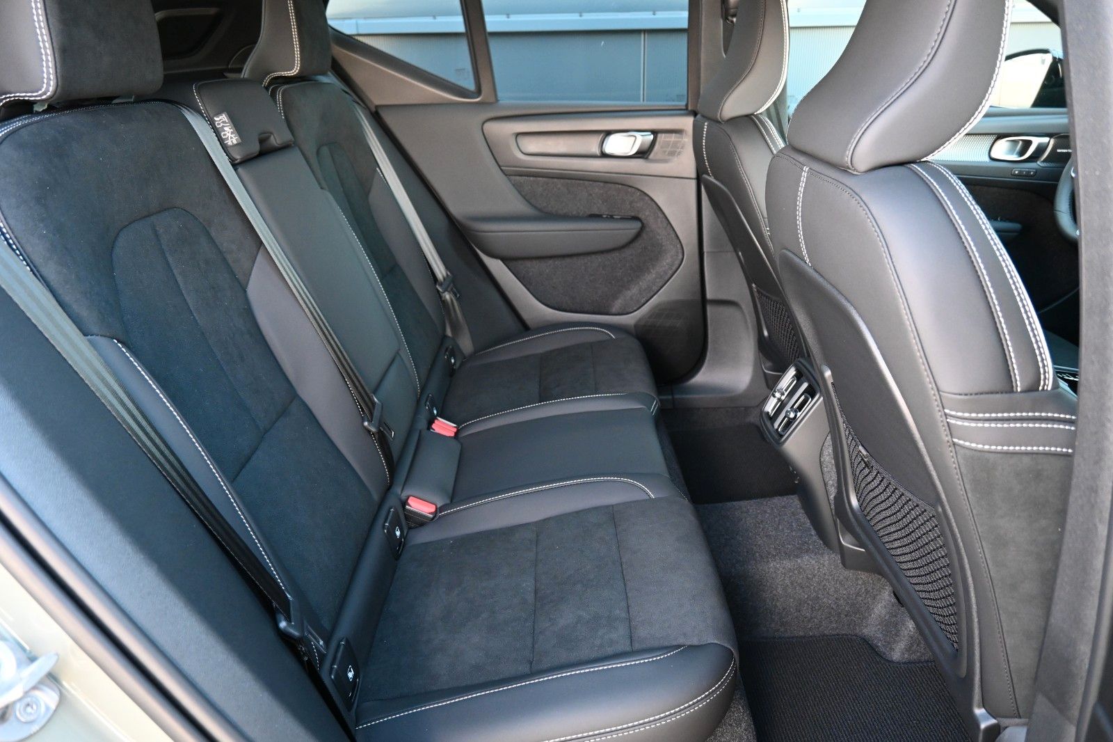 Fahrzeugabbildung Volvo XC40 B4 DKG Plus Dark*FSHZG*360°*ACC*Allwetter*