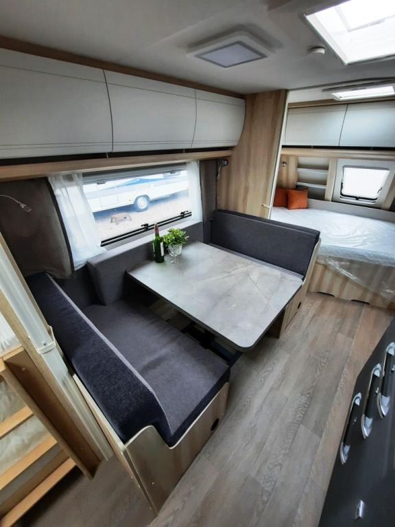 Fahrzeugabbildung Hobby De Luxe 545 KMF Verfüg./Auflastung 2.000 Kg