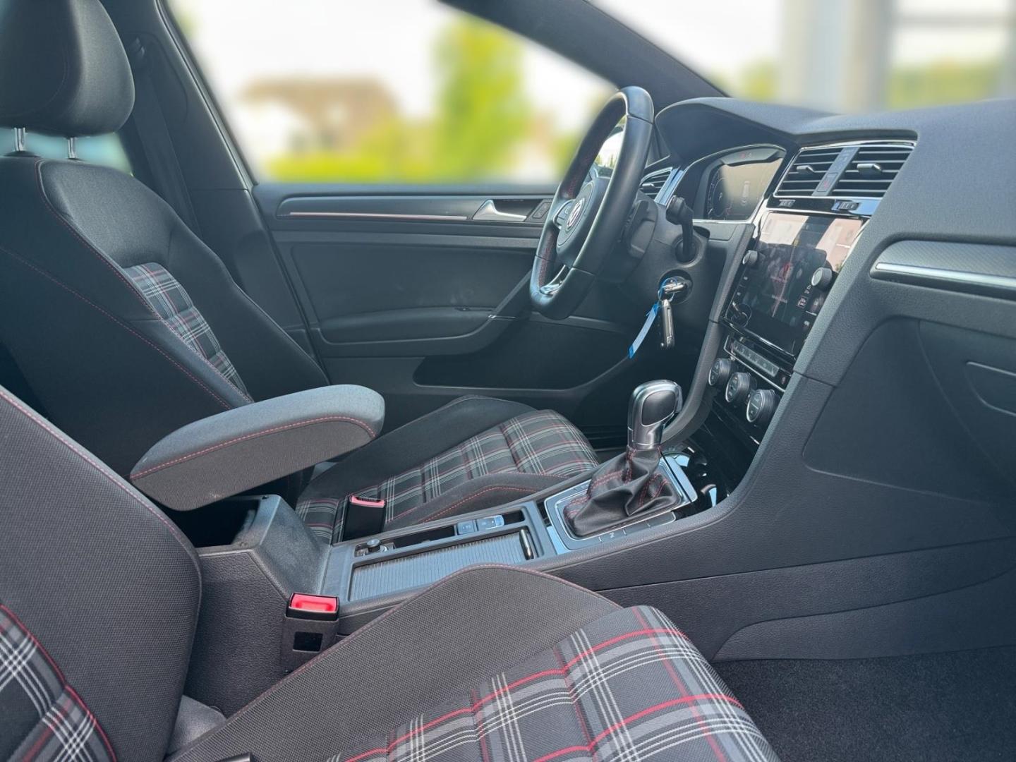 Volkswagen Golf VII GTI Performance 2.0 TSI DSG AHK Navi DC
