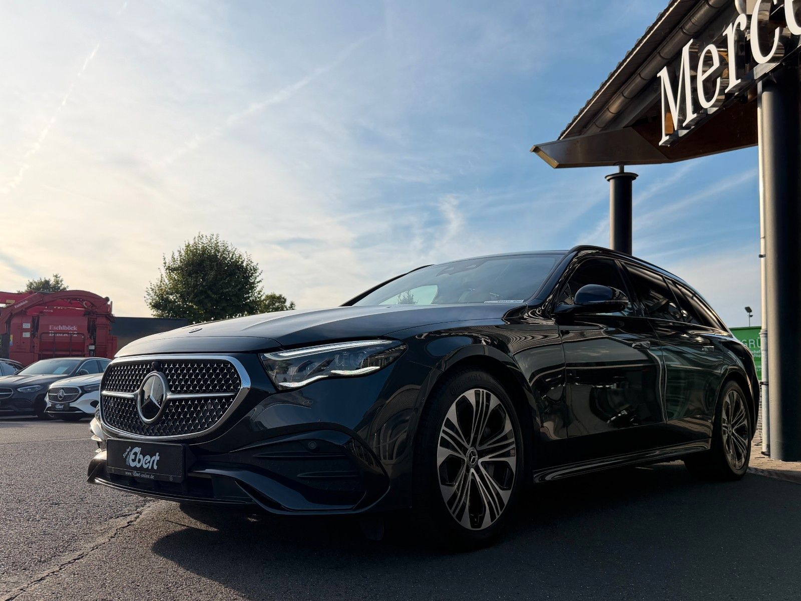 Fahrzeugabbildung Mercedes-Benz E 300de T 4M+AMG+HUD+RFK+360+BUR+AHK+SPUR+DIS+