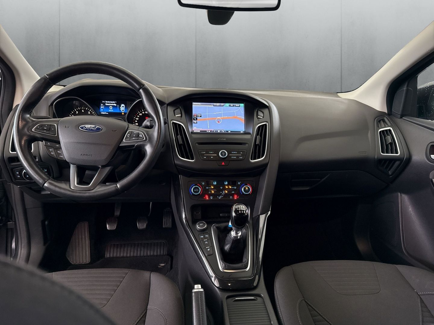 Fahrzeugabbildung Ford Focus Titanium PPS Navi LED Winterpaket Park-Ass