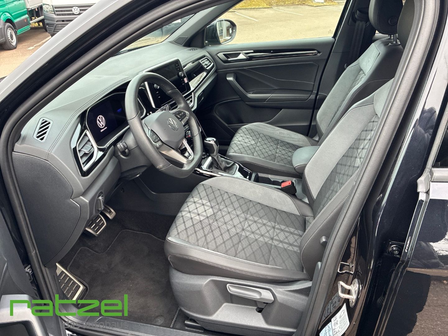 Fahrzeugabbildung Volkswagen T-Roc R-Line 1.5 TSI DSG LED ACC Dig. Cockpit Li