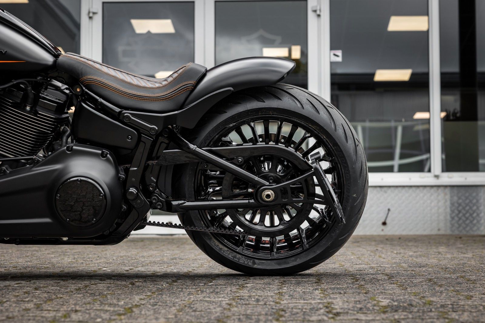 Fahrzeugabbildung Harley-Davidson Breakout DARKSIDE FXBR 117 MY25 -H-D Kiel Custom