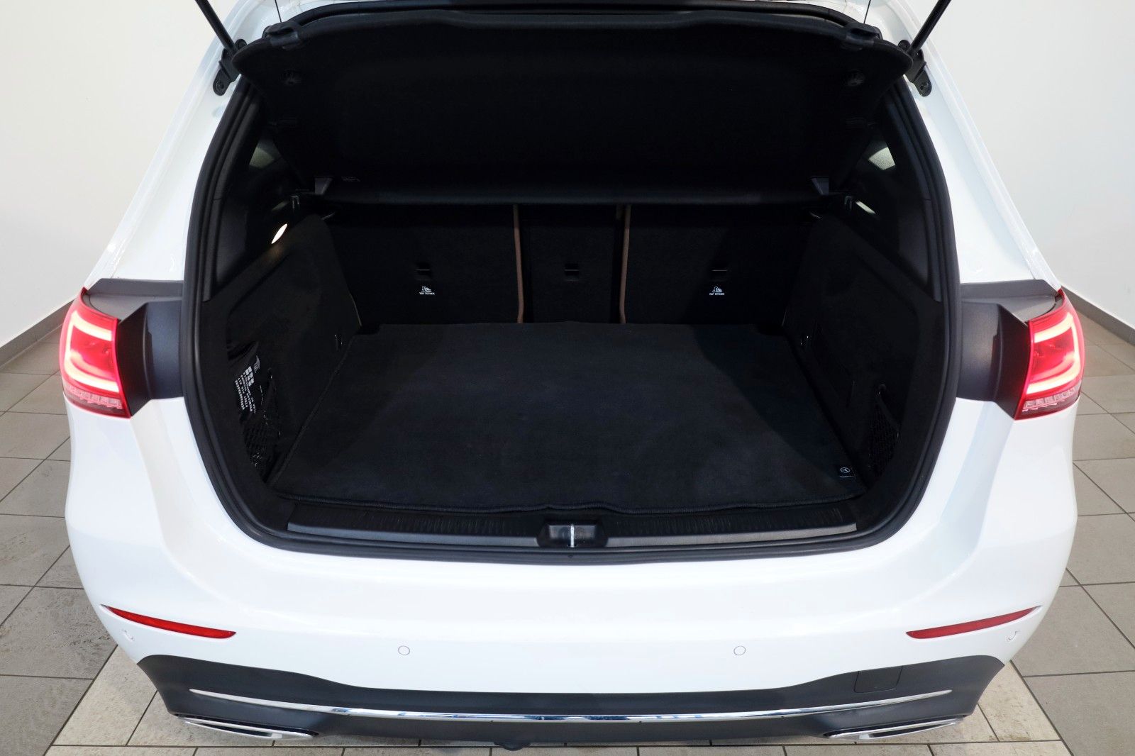 Fahrzeugabbildung Mercedes-Benz B 180d T.Leder,Navi,LED,SH,PDC,SR+WR