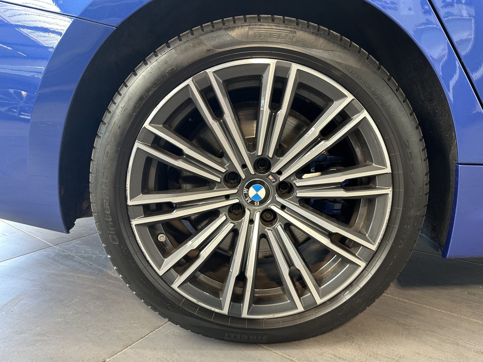 Fahrzeugabbildung BMW 330d Touring xDrive M-Sport NAV+LED+PANO+KAM+1HD