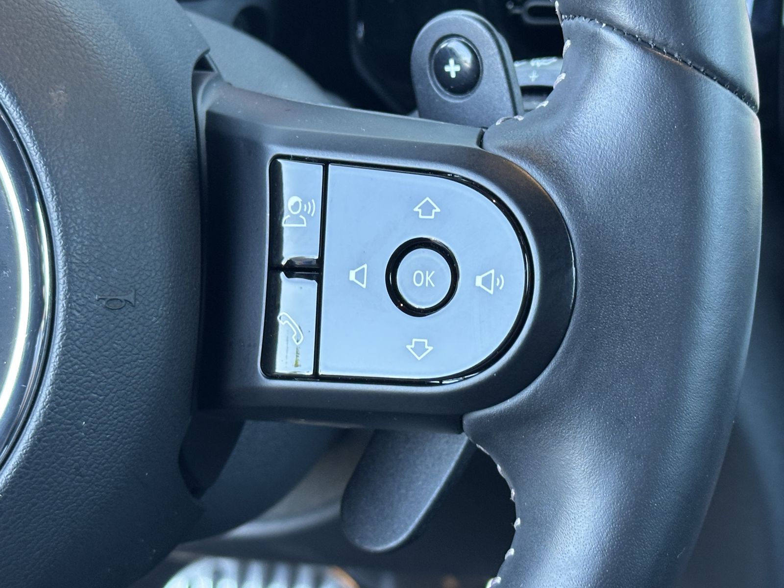 Fahrzeugabbildung MINI John Cooper Works Sport-Aut NAV+LED+DIGDISPL+ACC