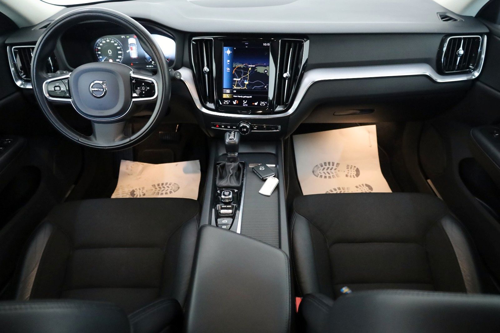 Fahrzeugabbildung Volvo V60 Momentum Pro,T.Leder,Navi,LED,SH,Kamera,DAB