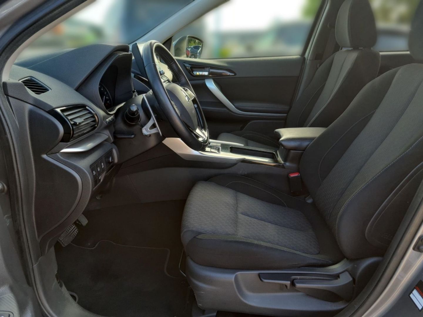 Fahrzeugabbildung Mitsubishi Eclipse Cross Basis 2.4 PHEV 4WD ALLWETTER+KAMER