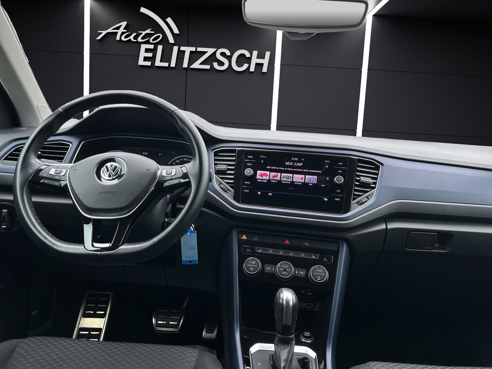 Fahrzeugabbildung Volkswagen T-Roc TSI United DSG LED Navi ACC AHK RFK SH
