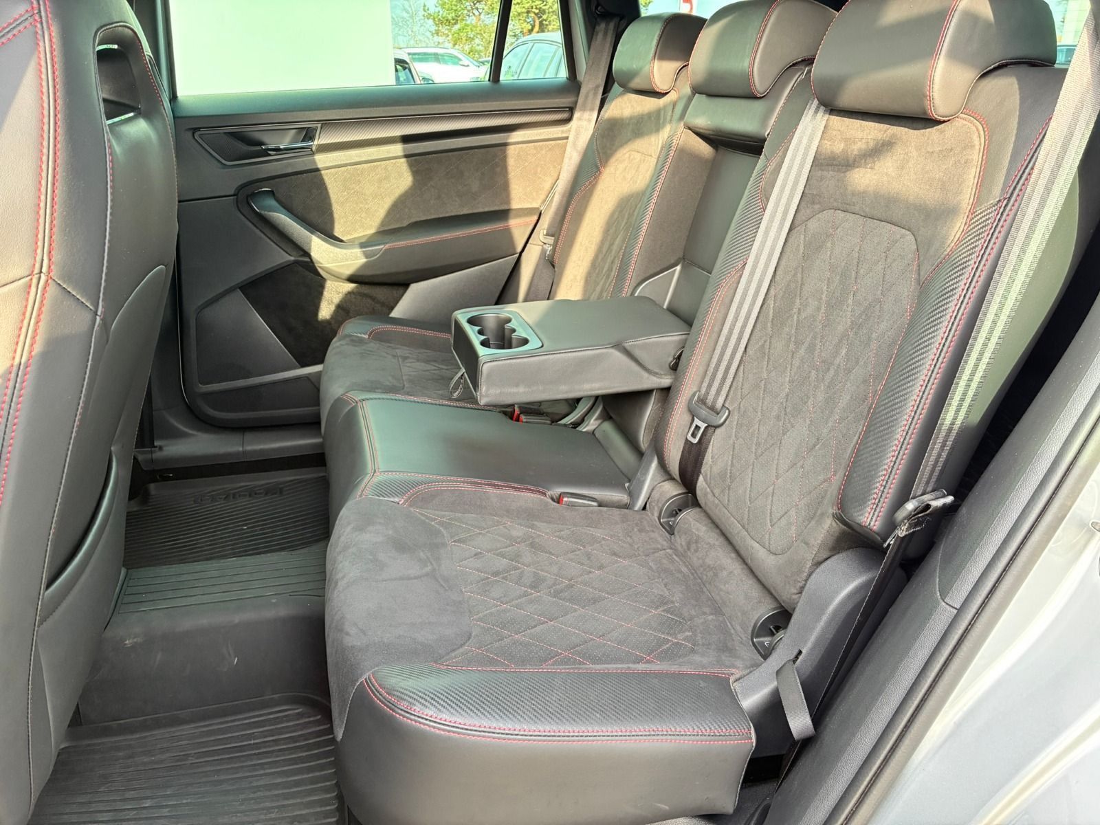 Fahrzeugabbildung SKODA Kodiaq RS 4x4 245PS DSG*AHK*StHz*Pano*20Zoll