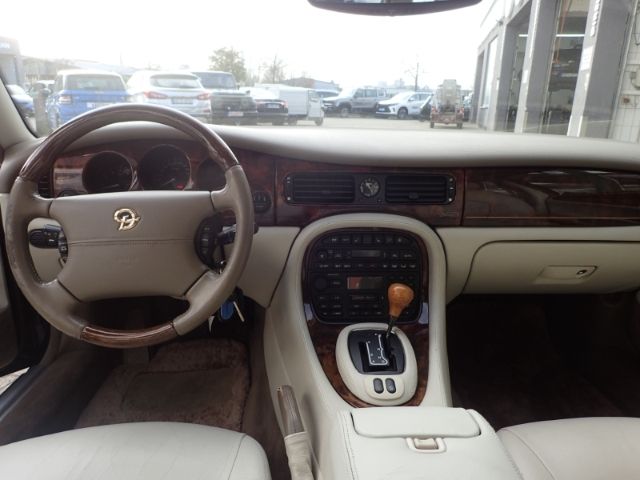 Fahrzeugabbildung Jaguar Daimler 4.0 Leder e-Sitze Alarm Klima el.SP eFH