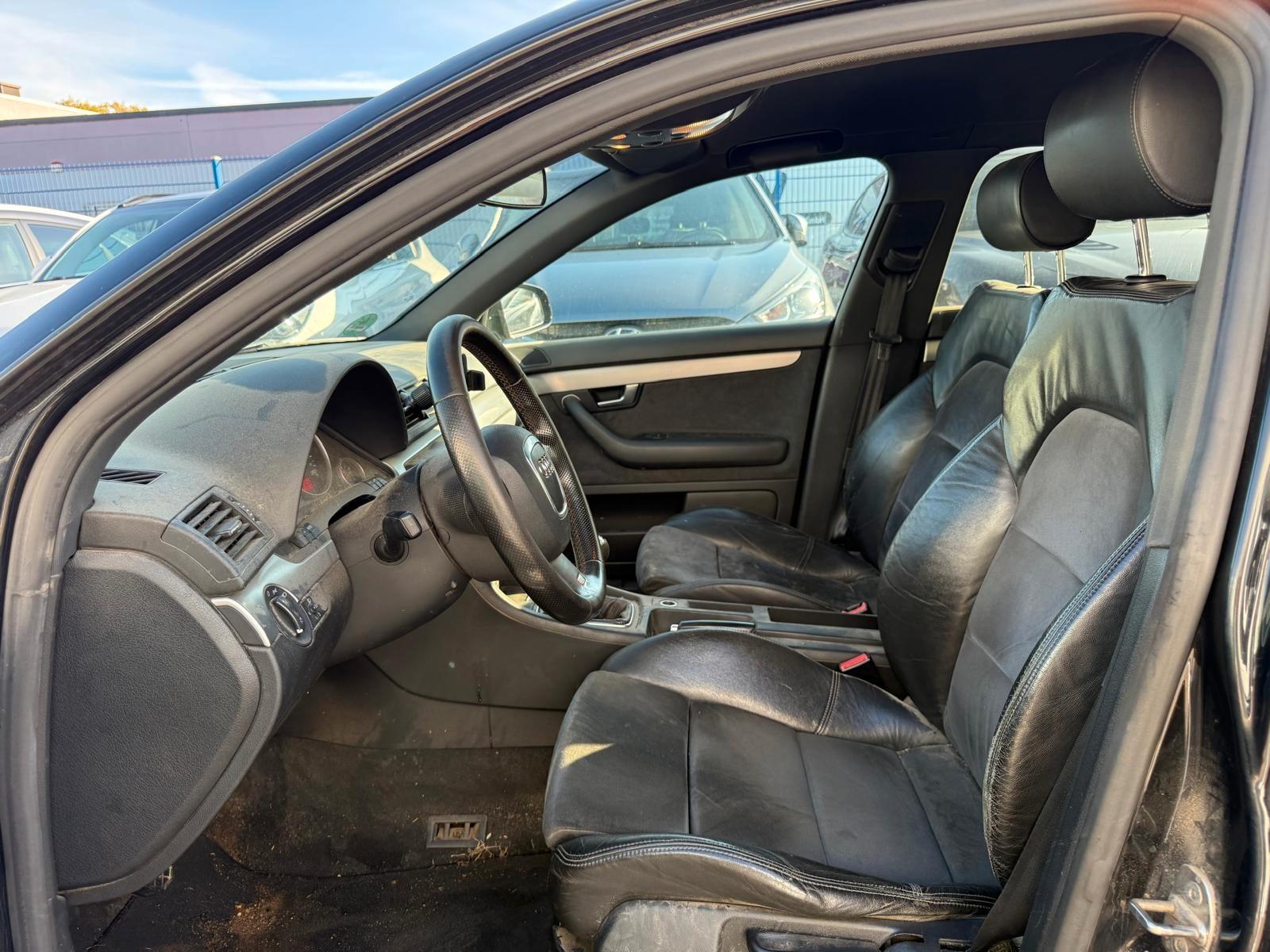 Audi A4 2007 — салон