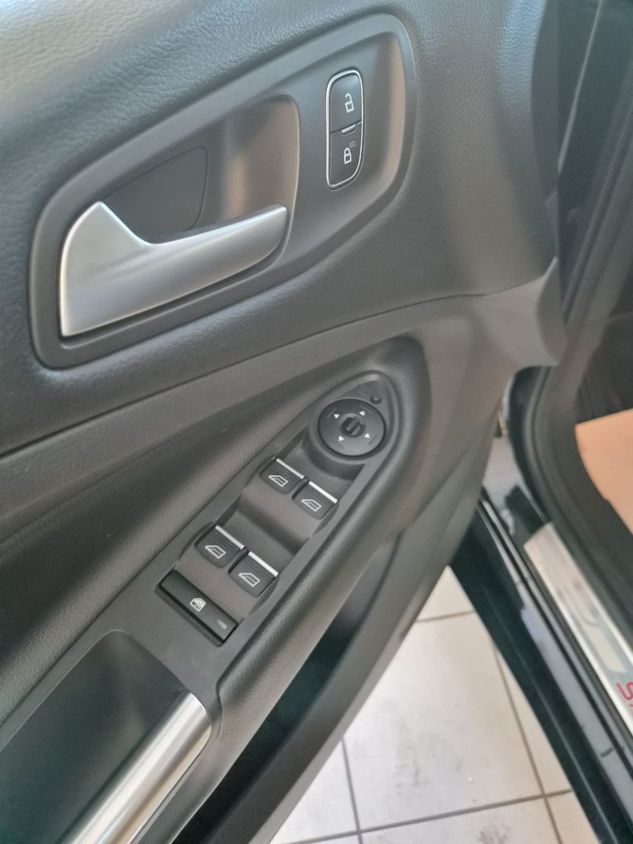 Fahrzeugabbildung Ford Kuga ST-Line/Xenon/GARANTIE/1. HAND