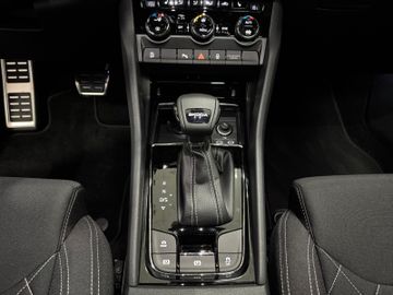 Fahrzeugbestand 22 Skoda Karoq Sportline 1.5 Matrix+AHK+Panodach+Kamera