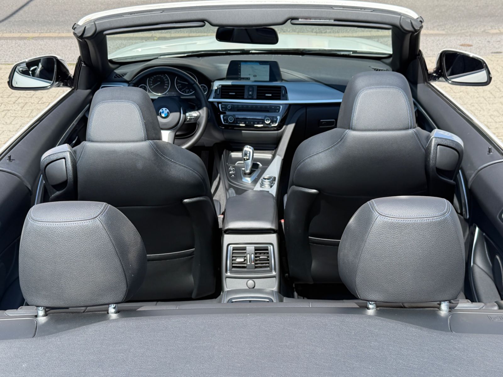 Fahrzeugabbildung BMW 420 i Cabrio M SPORT 1-HAND NAVI AUTOMATIK LED