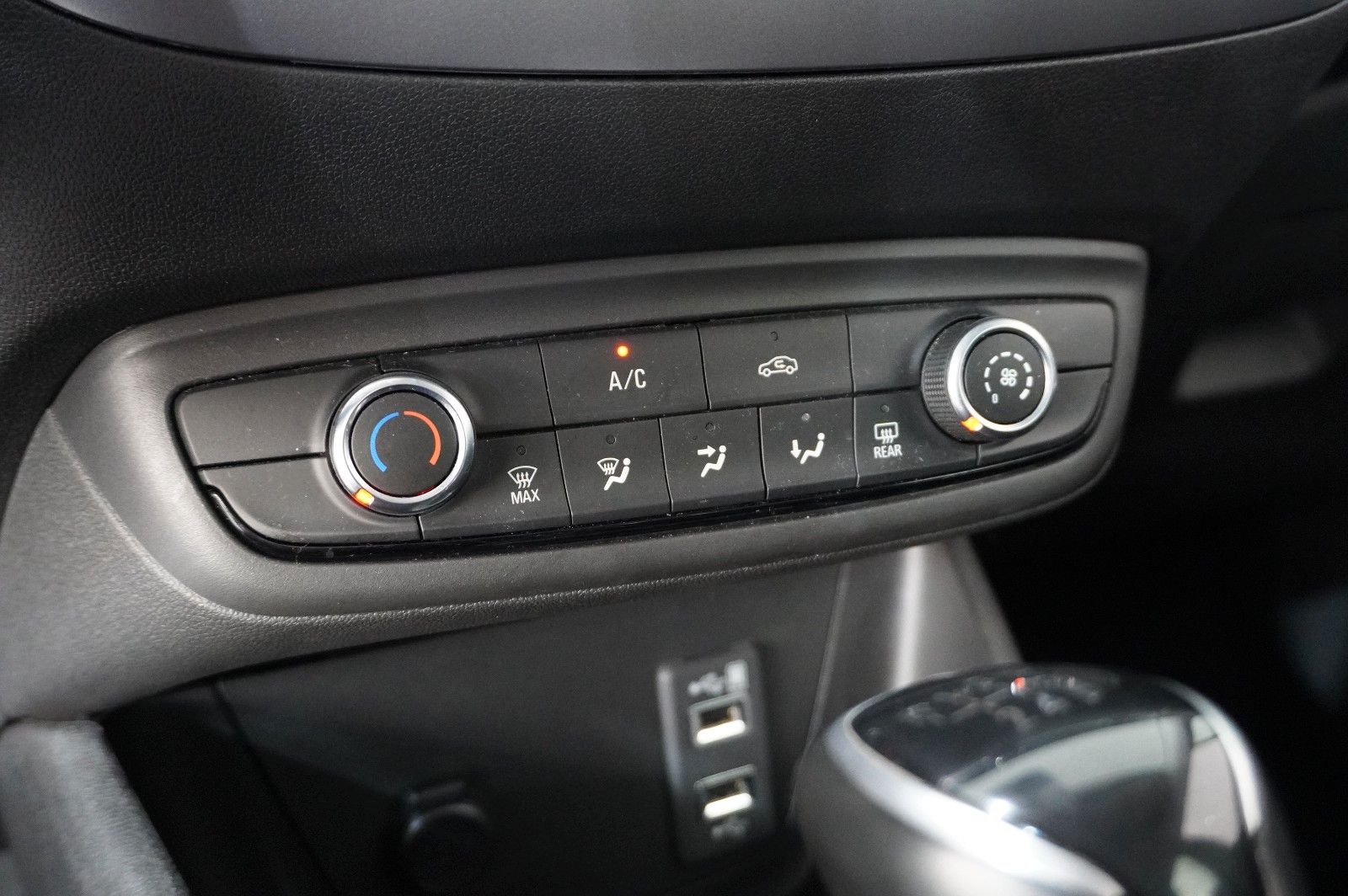 Fahrzeugabbildung Opel Crossland (X) 1.5D EDITION NAVI/LED/TEMP./DAB+
