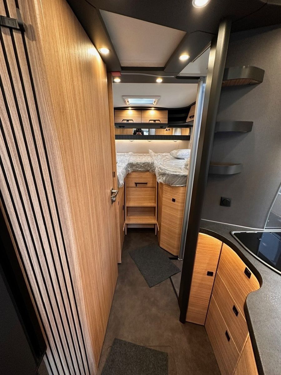 Fahrzeugabbildung Malibu I 450 RB LE comfort Mercedes Markise TV LED