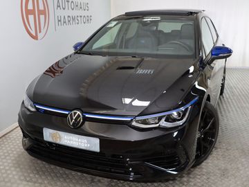 Fahrzeugverkauf 4 Volkswagen Golf VIII Lim. R 20 Years 4M