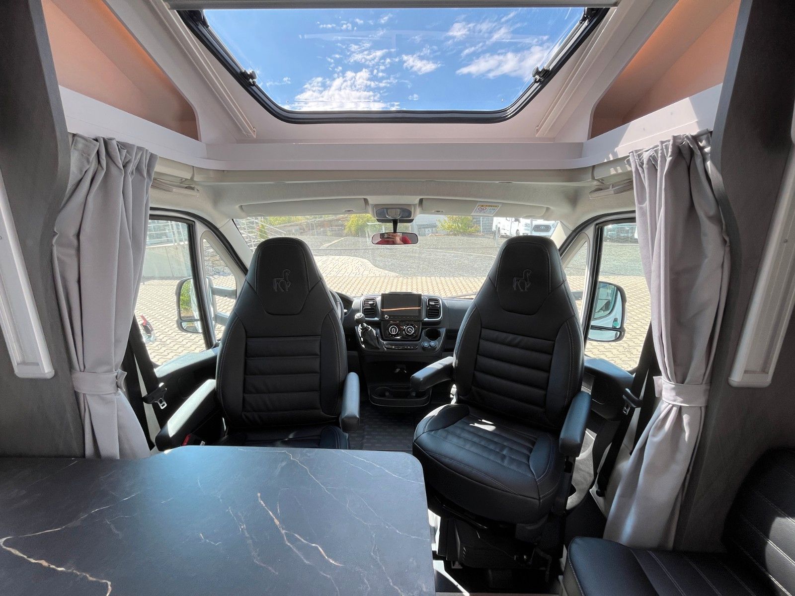 Fahrzeugabbildung Etrusco T 6900 SB *Hubbett*Complete Selection*Iconic* 26