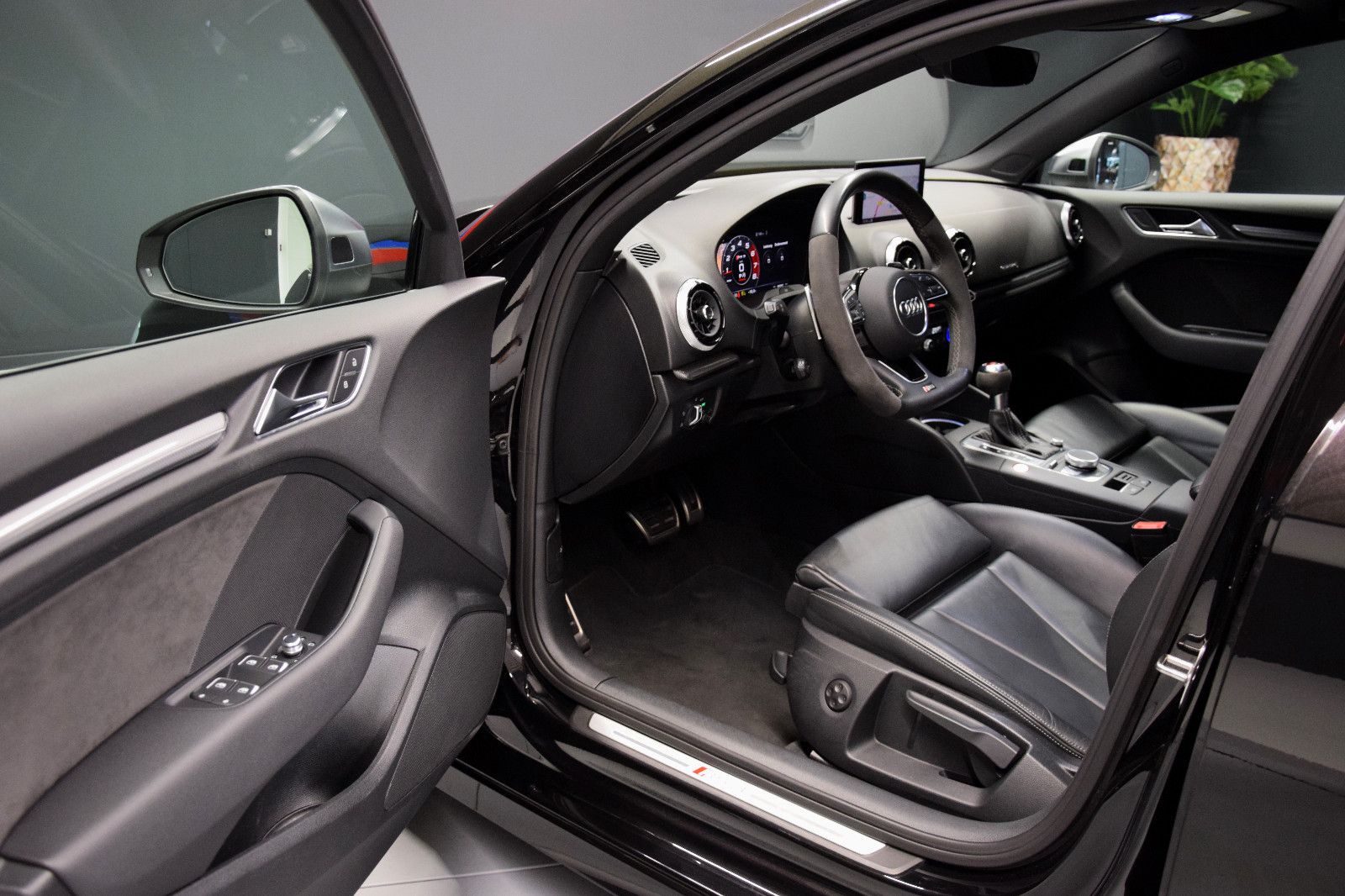 Fahrzeugabbildung Audi RS3 Lim. quattro ACC Virtual LED Kamera RS-Sitze