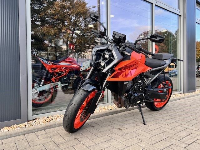 KTM 990 Duke Vorführer inklusive Techpack & Remus