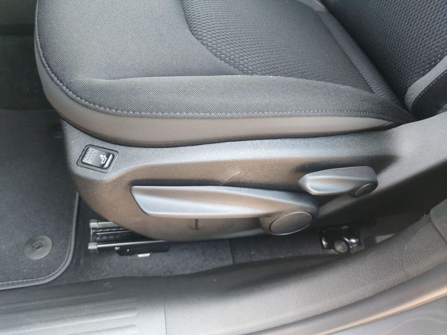 Fahrzeugabbildung Jeep Renegade 1.5 MHEV Limited+NAVI Komfort+ LED Pake