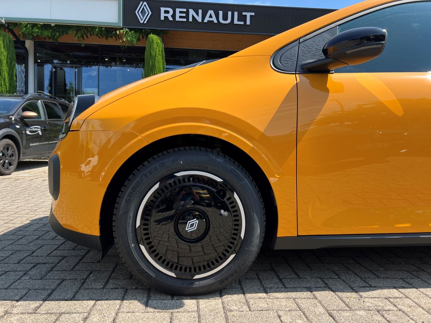 Fahrzeugabbildung Renault Twingo E-Tech 80 Urban Range Techno 60 kW Navi D