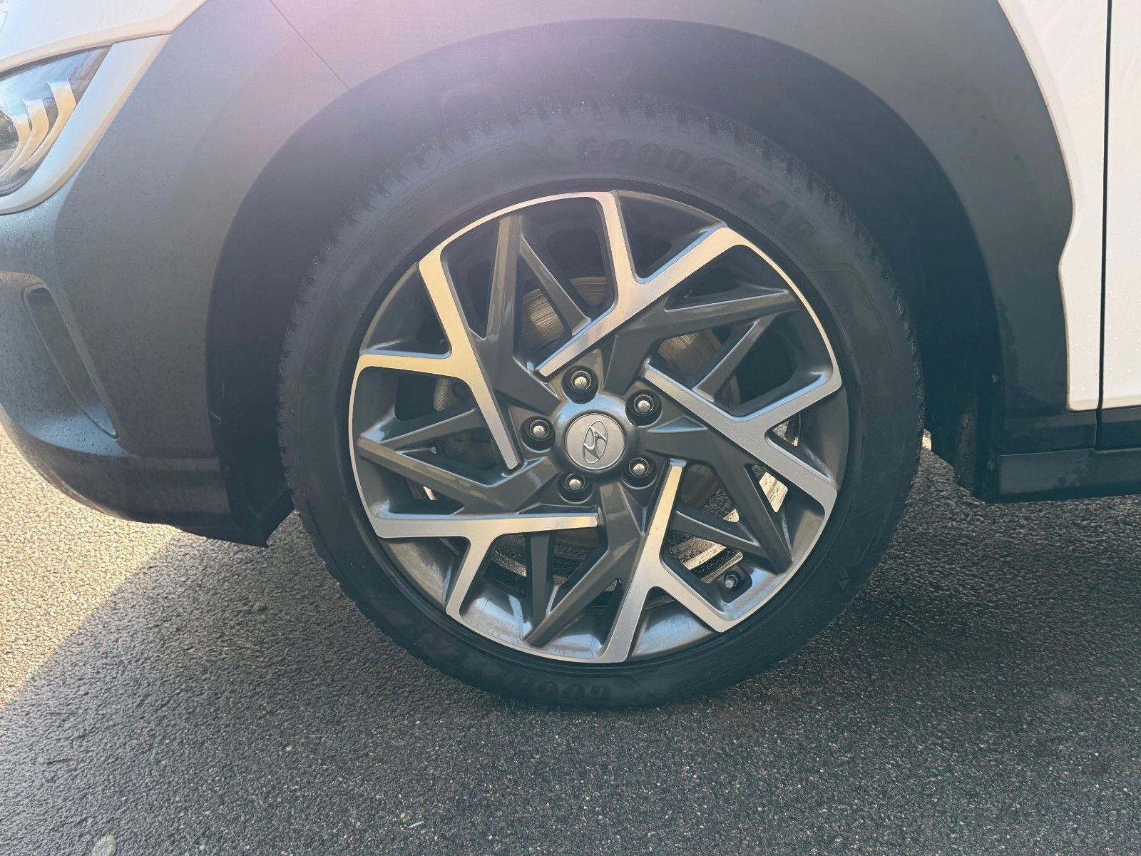 Fahrzeugabbildung Hyundai KONA 1.6 GDI HEV Trend *Navi*Allwetter*LED*RFK*