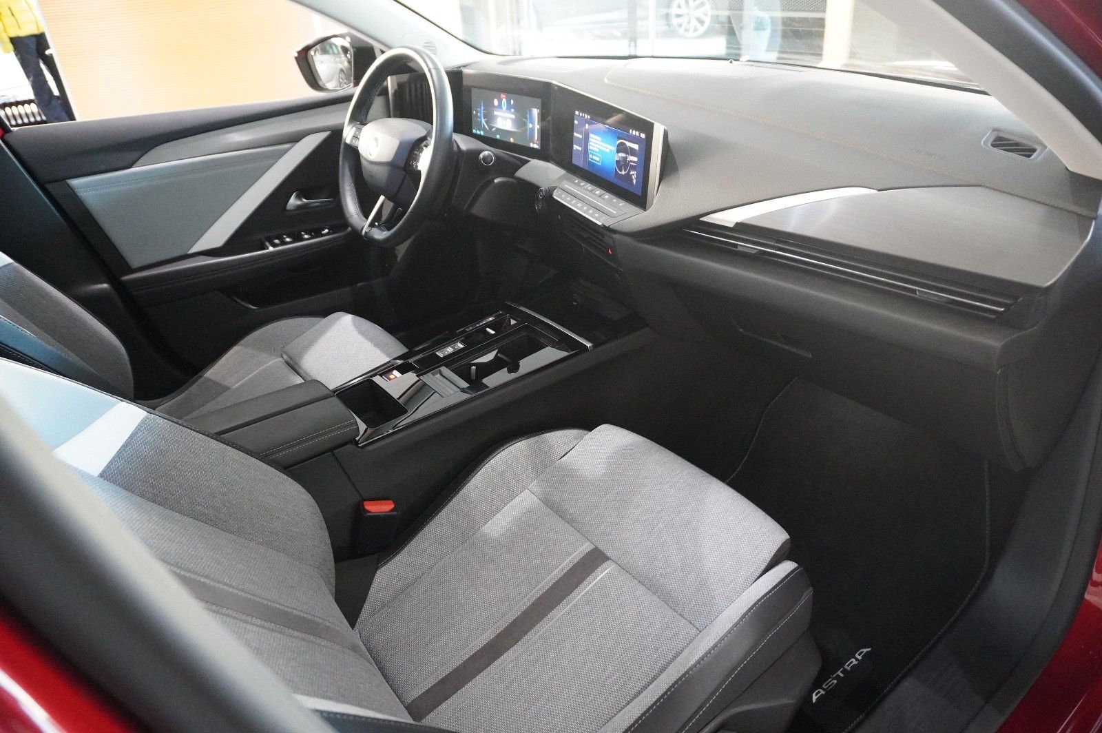 Fahrzeugabbildung Opel Astra L Lim. 1.6 HYBRID ELEGANCE NAVI/KAMERA/AHK