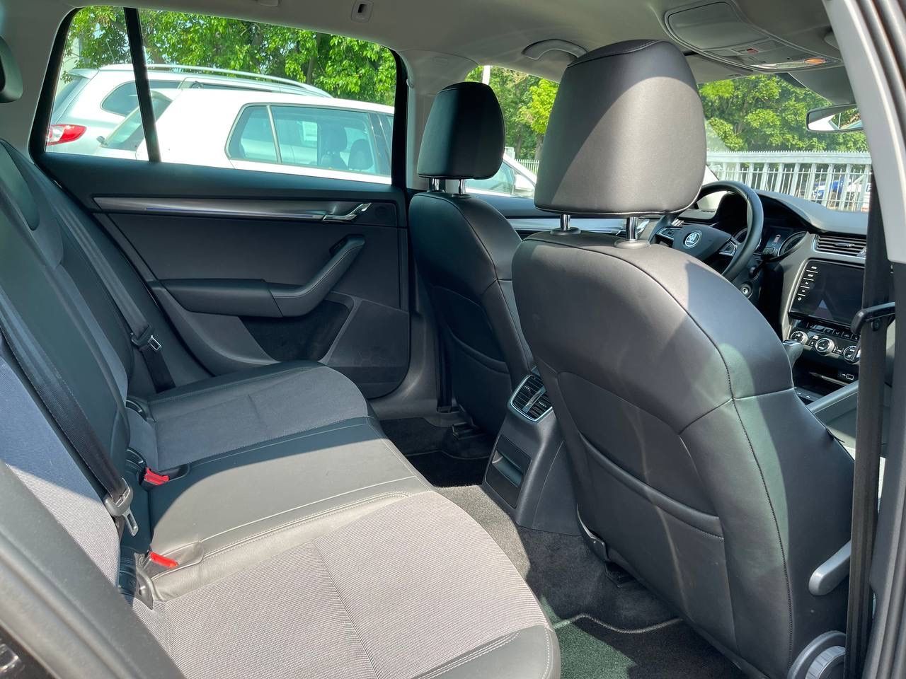 Fahrzeugabbildung SKODA Octavia 2.0 TDI  Style*StHz*Navi*SmartLink*ACC*