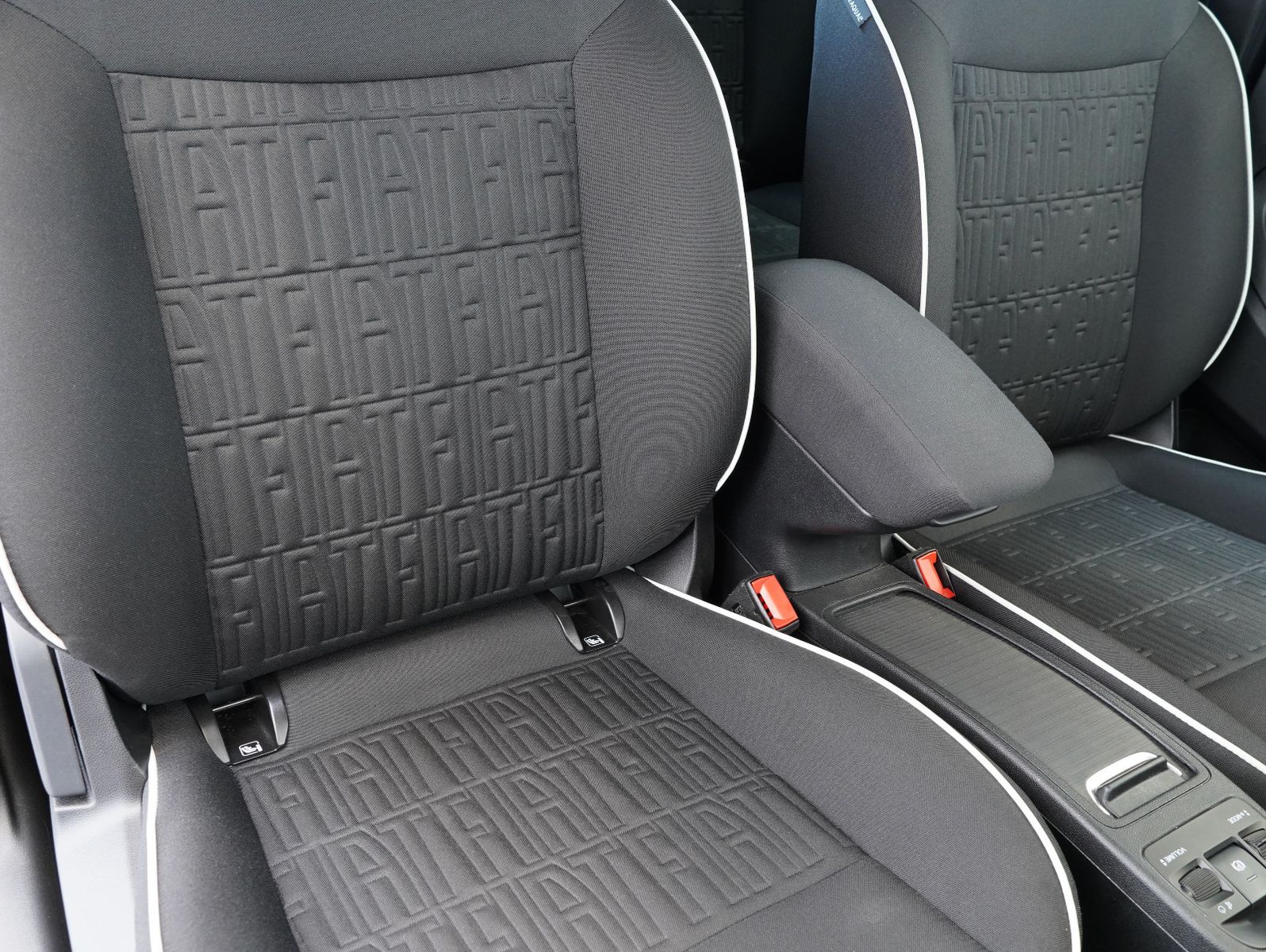 Fahrzeugabbildung Fiat 500e 87KW/42kWh/DC-LADEN/CARPLAY/DAB/SOH/KAMERA