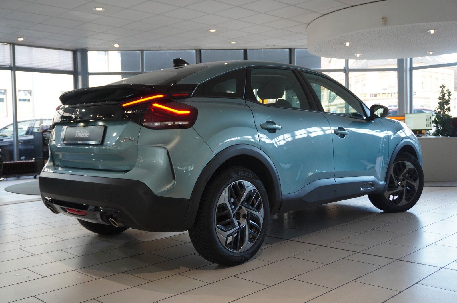 Fahrzeugabbildung Citroën C4 Lim. 1.2T PLUS NAVI/LED/KAMERA/SPORT /VIRTU.