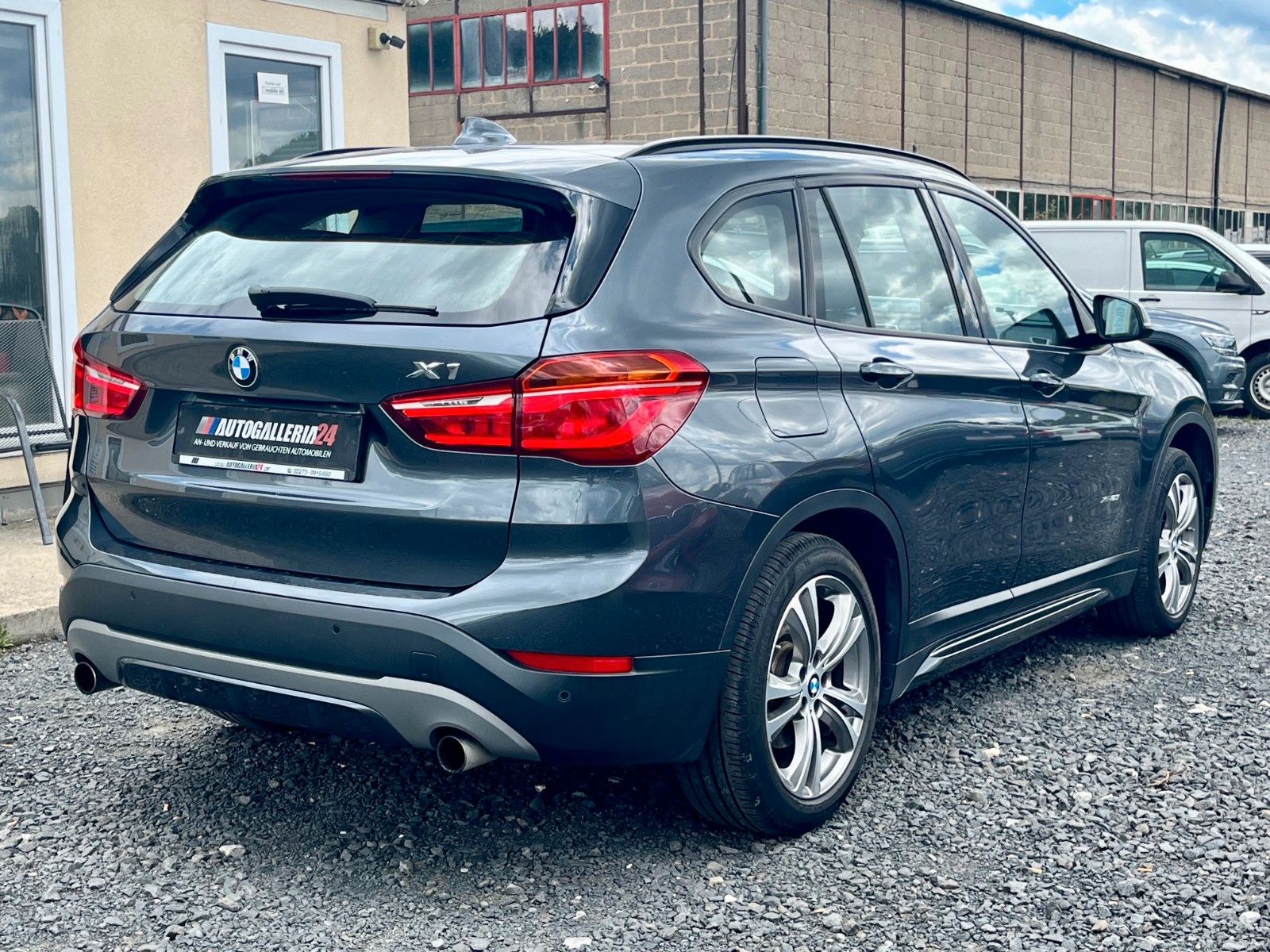 Fahrzeugabbildung BMW X1 xDrive20i Aut. SPORT LINE Navi LED HiFi 18"LM