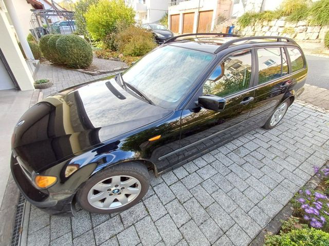 BMW E46 320d Touring mit Dachträger für Ba...