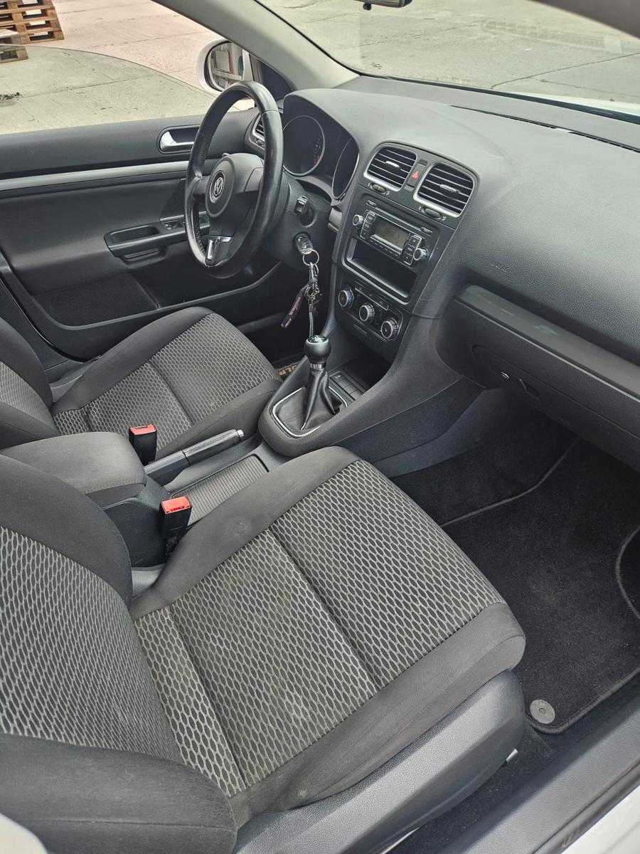 Volkswagen Golf 2010 — engine 1.598 cm³, 105 HP (77kW)