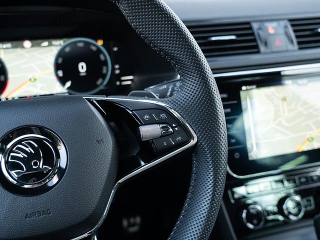 Superb Combi 1.4 iV Sportline DSG AHK+360°+DCC+P