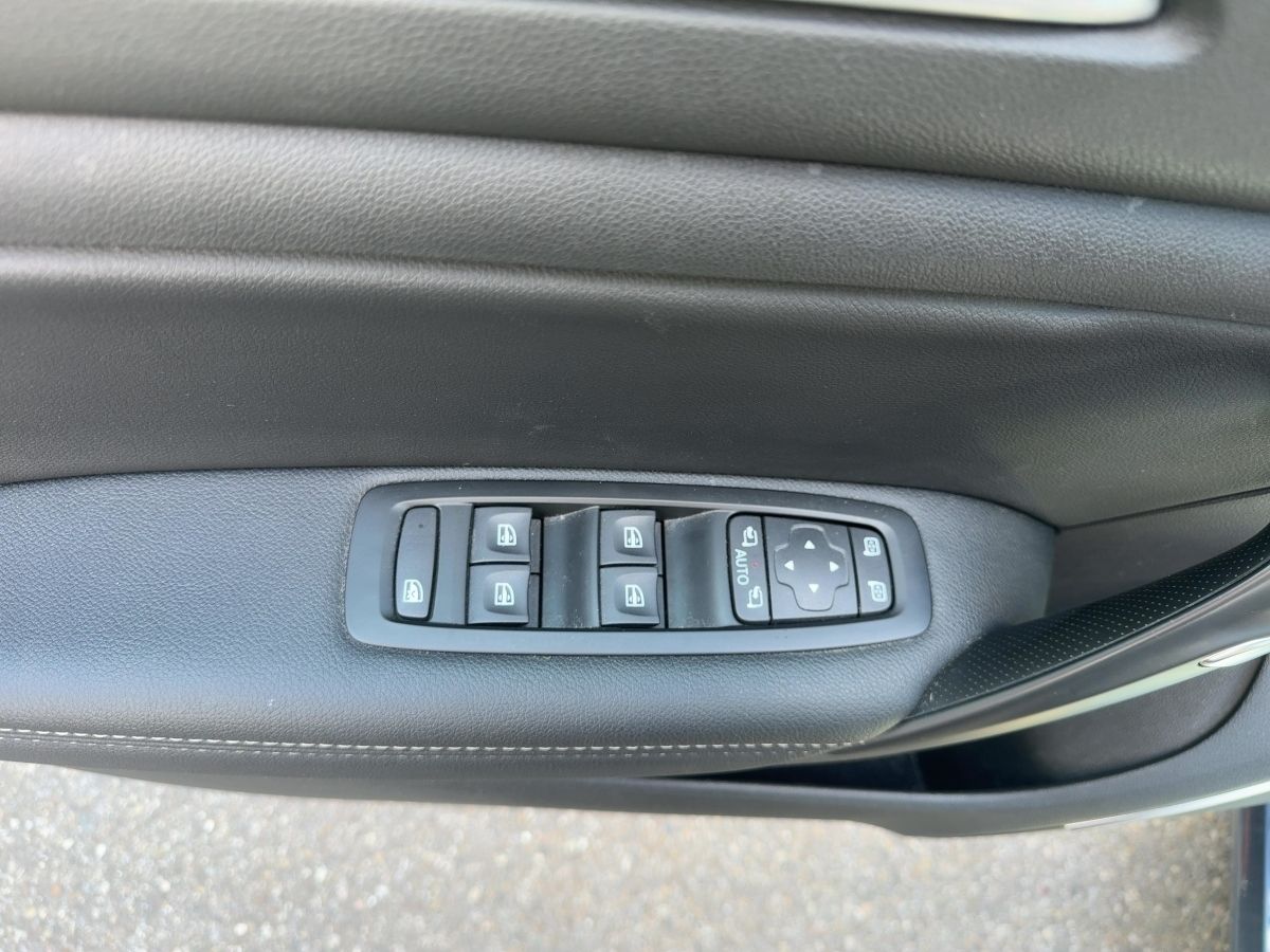 Fahrzeugabbildung Renault Megane Grandtour Intens TCe 130 Navi SHZ EPH