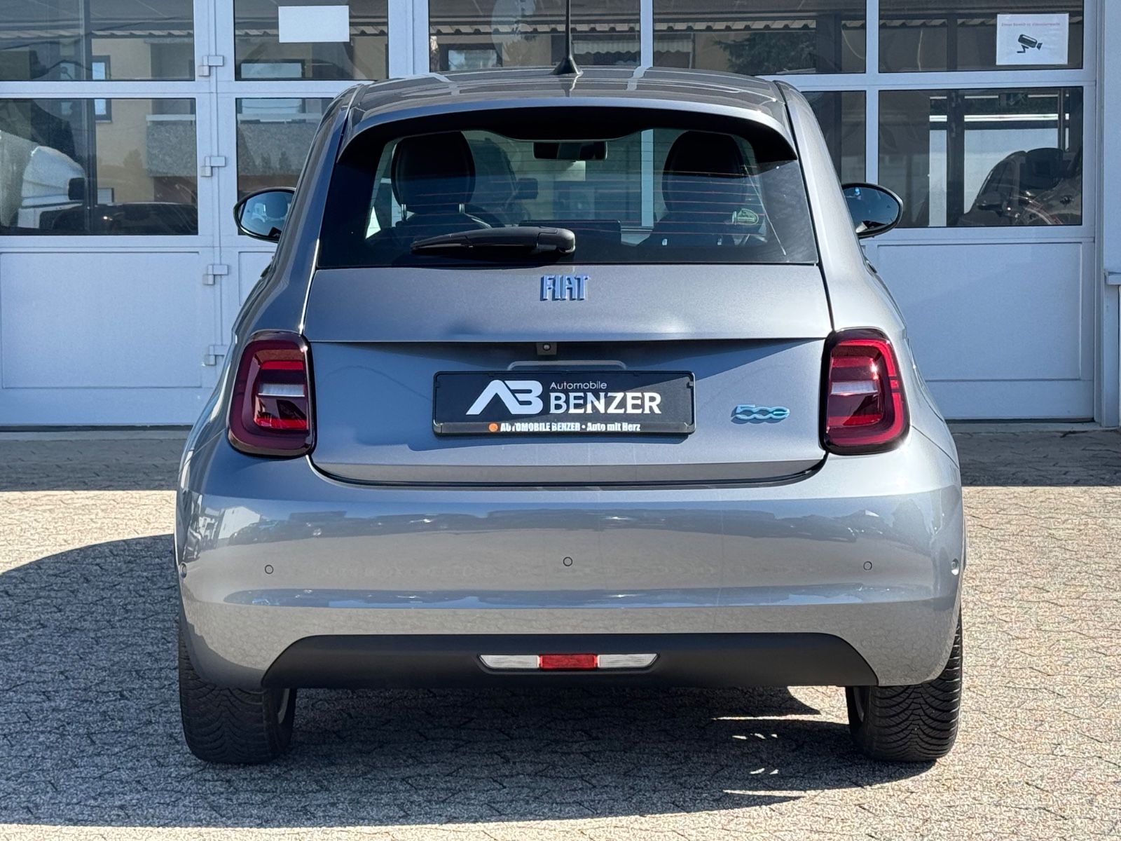 Fahrzeugabbildung Fiat 500 e Icon/42 kWh/Navi/R-Cam/ACC*CarPlay/SHZ/