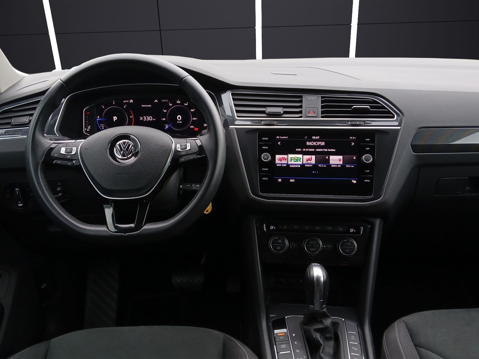 Fahrzeugabbildung Volkswagen Tiguan TDI Highline DSG 4M R-Line LED AHK Navi A