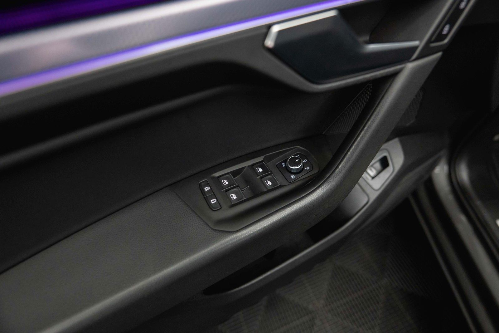 Fahrzeugabbildung Volkswagen Touareg V6 R-Line+ 4Motion *Pano*Matrix*DAB*19%*