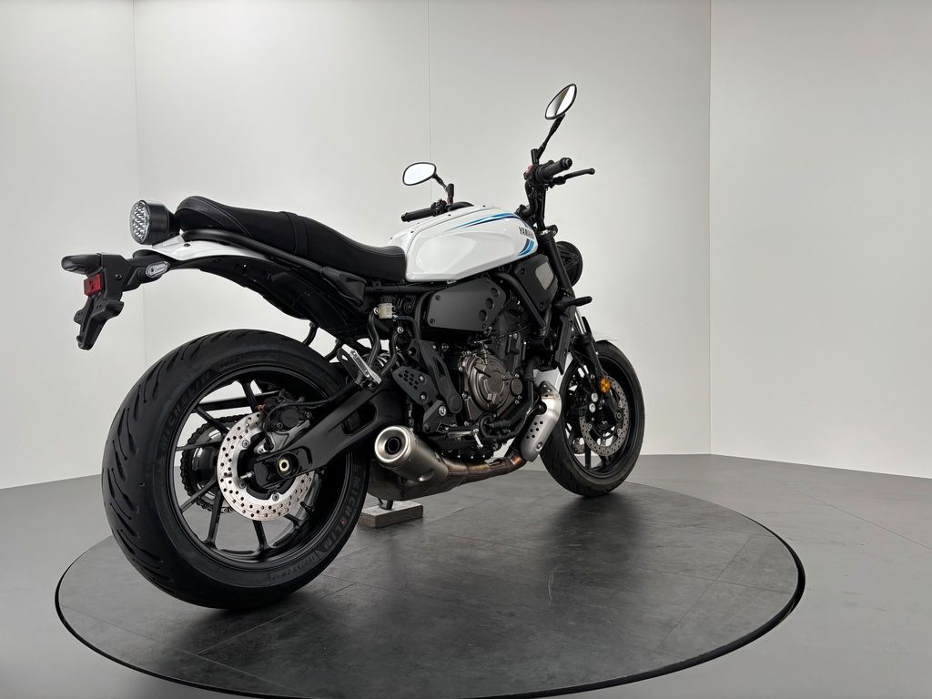 Fahrzeugabbildung Yamaha XSR 700 *SERVICE NEU *1. HAND *SCHECKHEFT