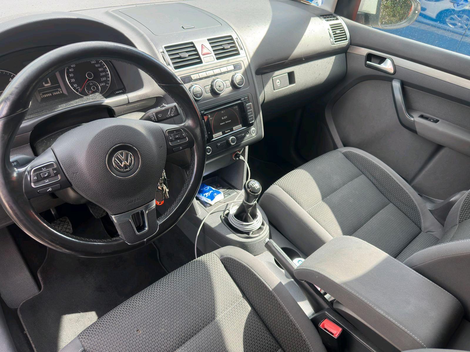 Volkswagen Touran 2013 — photo 12