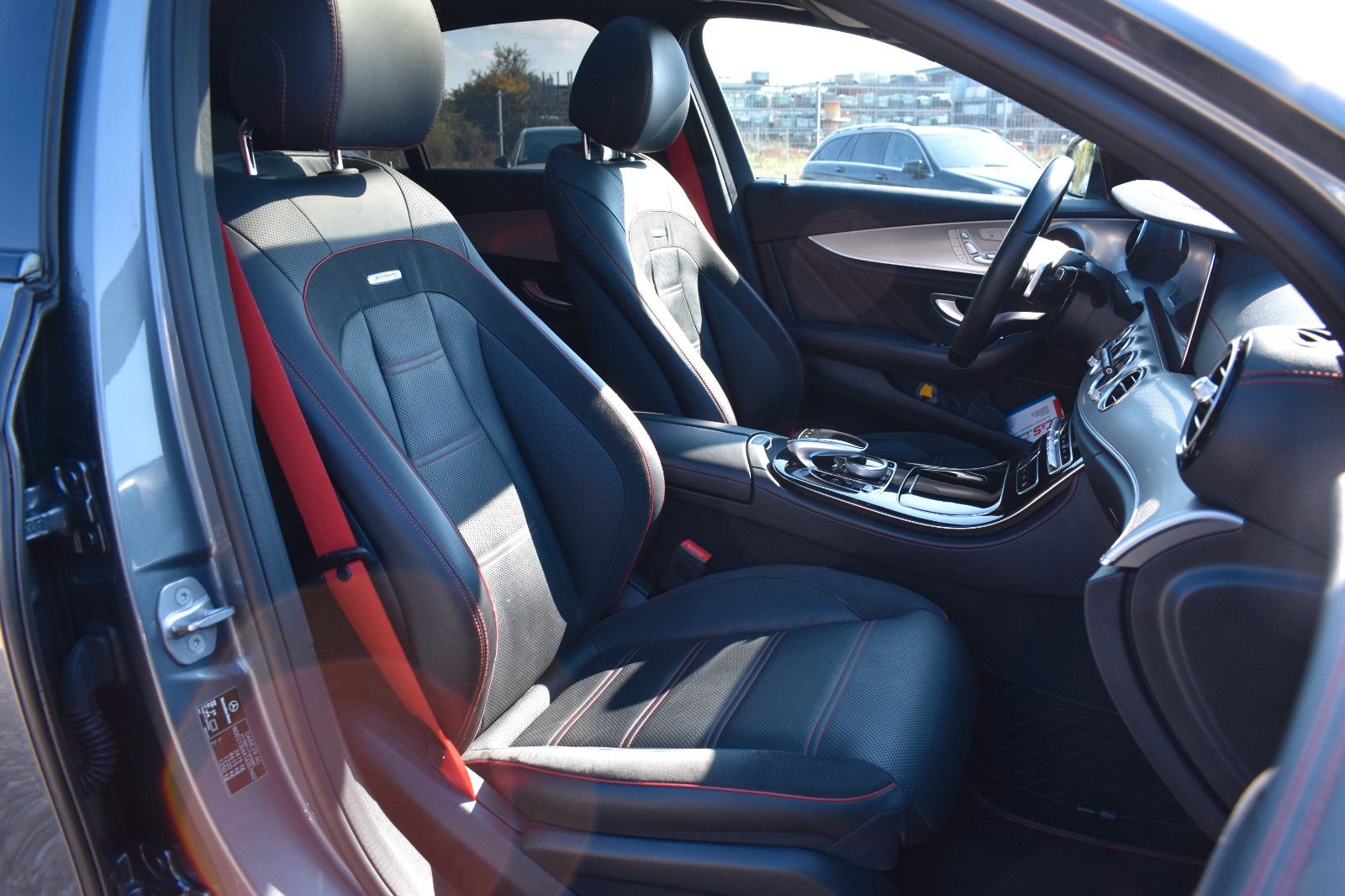 Fahrzeugabbildung Mercedes-Benz E 43 AMG Lim. 4Matic Nightp HUD Multibeam Panora