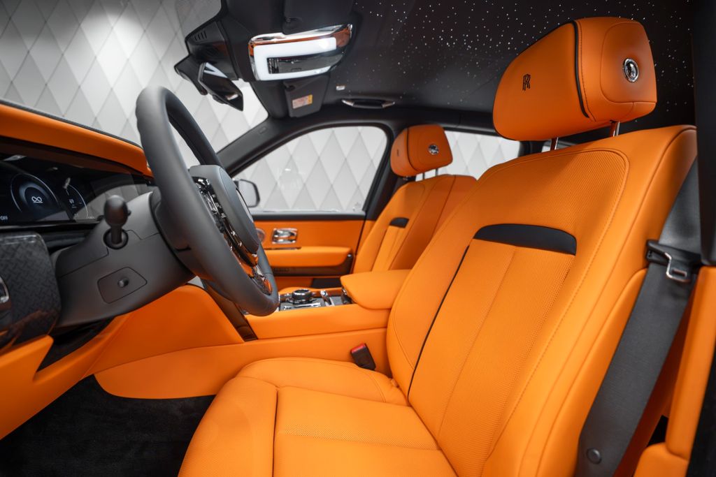 Cullinan BLACK BADGE 2026 BLACK/ORANGE FOOTREST - Bild 15