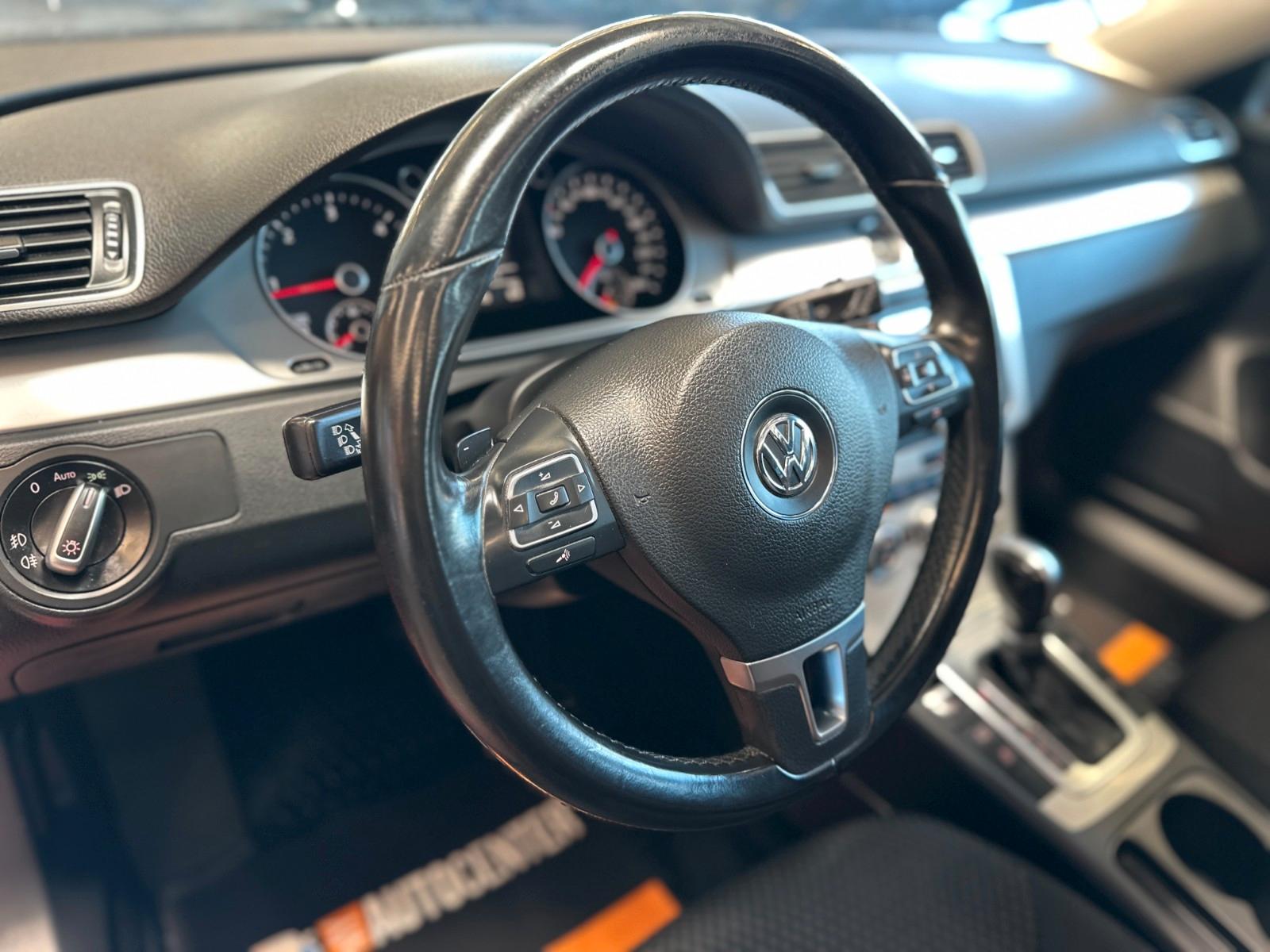 Volkswagen Passat 2012 — photo 11