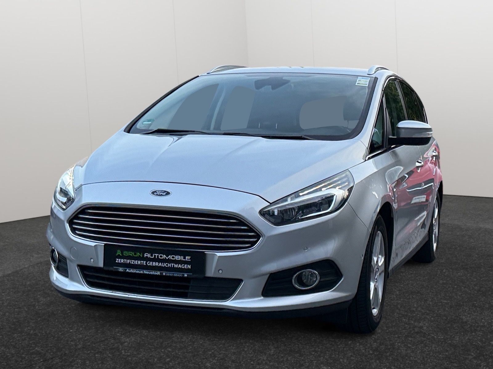 Fahrzeugabbildung Ford S-MAX Titanium/LED/AHK/7-Sitzer/8.Fach/Automatik