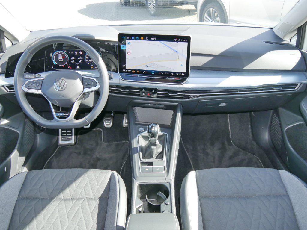 Volkswagen Golf VIII 1.5 TSI Energy Navi AHK LED ACC DigCoc foto 5