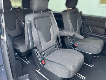 Mercedes V 220 - 11