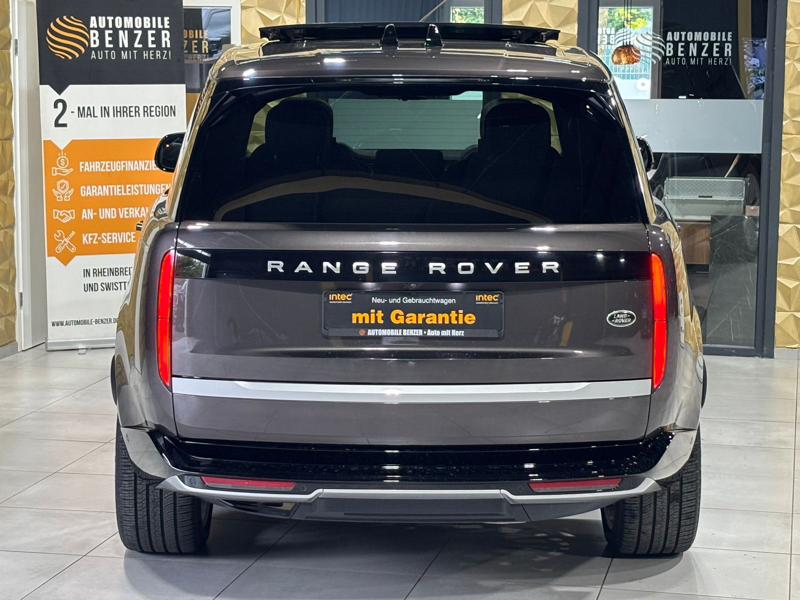 Fahrzeugabbildung Land Rover D350 First Edition/Autobiography/Fond-TV/VOLL